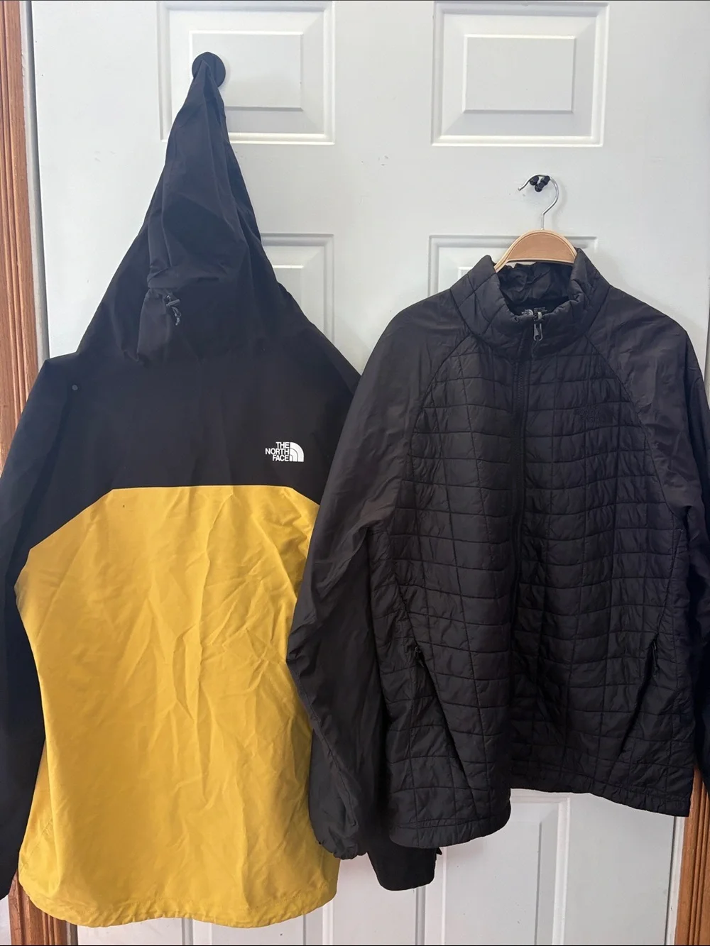 The North Face Venture 2 Rain Jacket Men’s Black and Yellow Hooded Raincoat